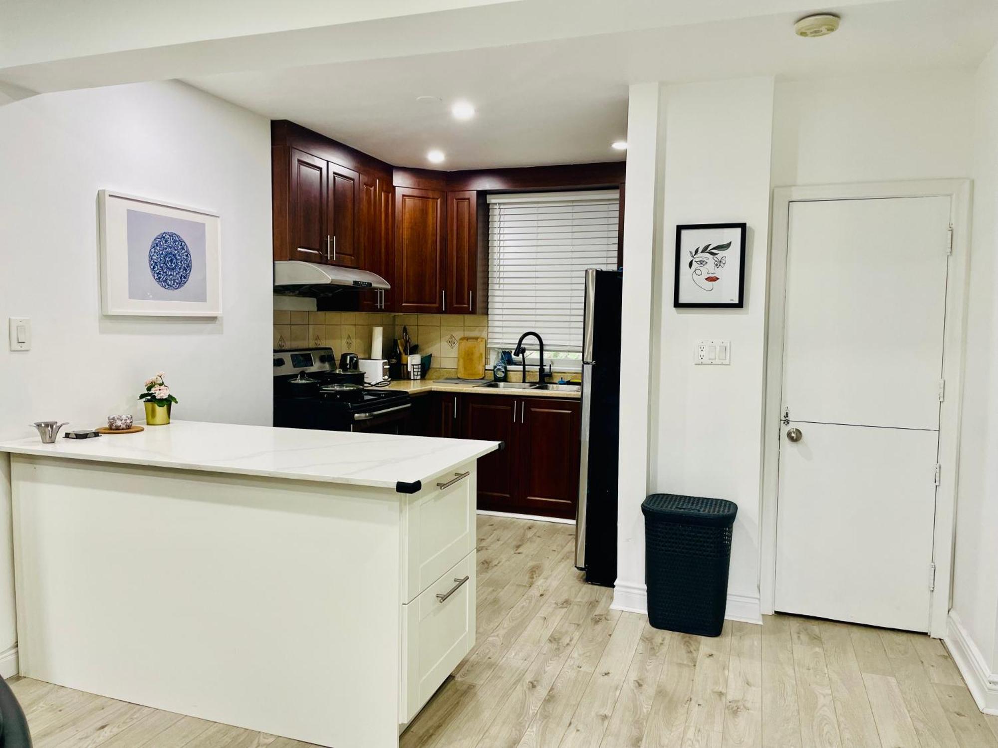 Vacation House Entire Floor Kids Yard Walk 2 Subway