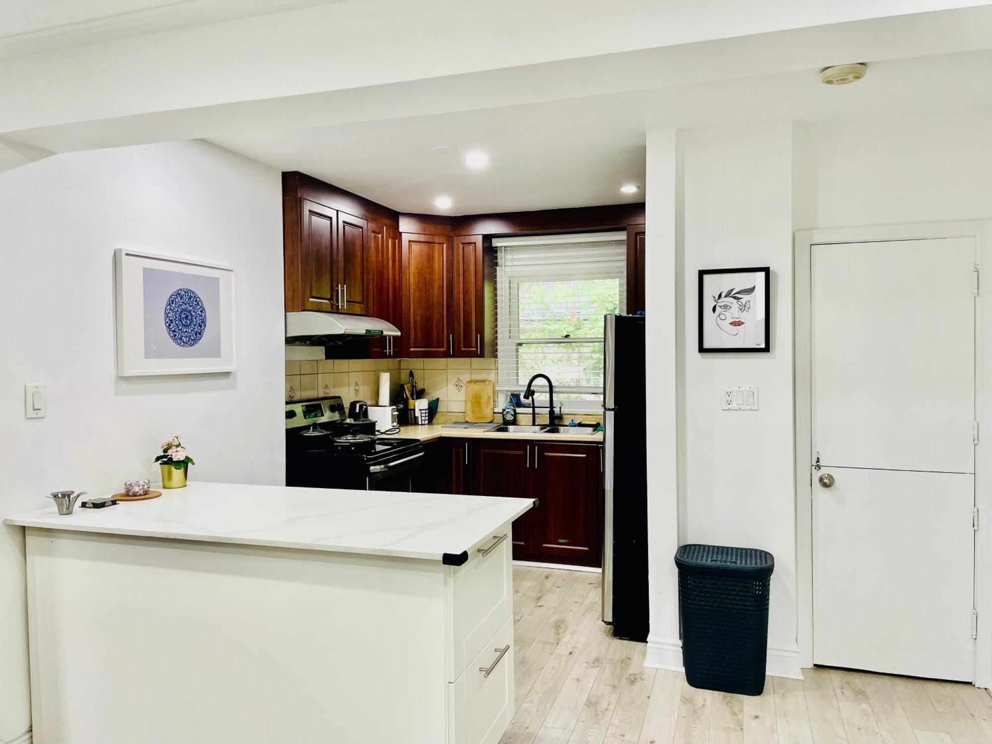Vacation House Entire Floor Kids Yard Walk 2 Subway * Toronto