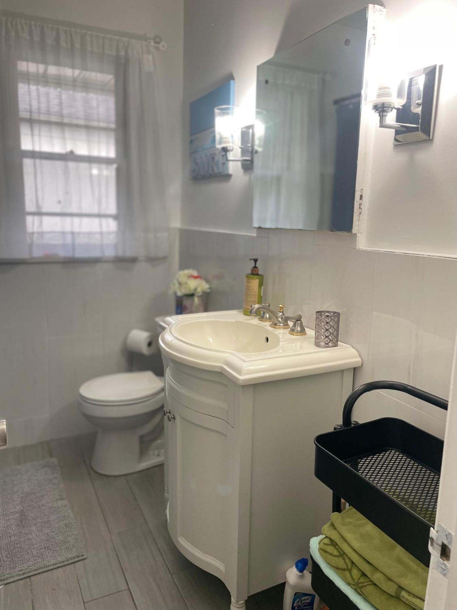 Vacation House Entire Floor Kids Yard Walk 2 Subway Apartment Toronto