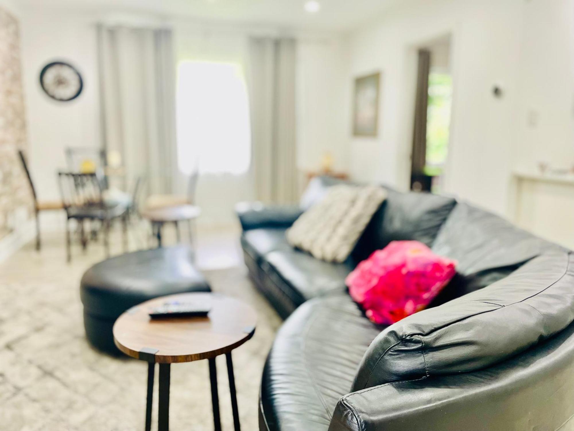 Apartment Vacation House Entire Floor Kids Yard Walk 2 Subway