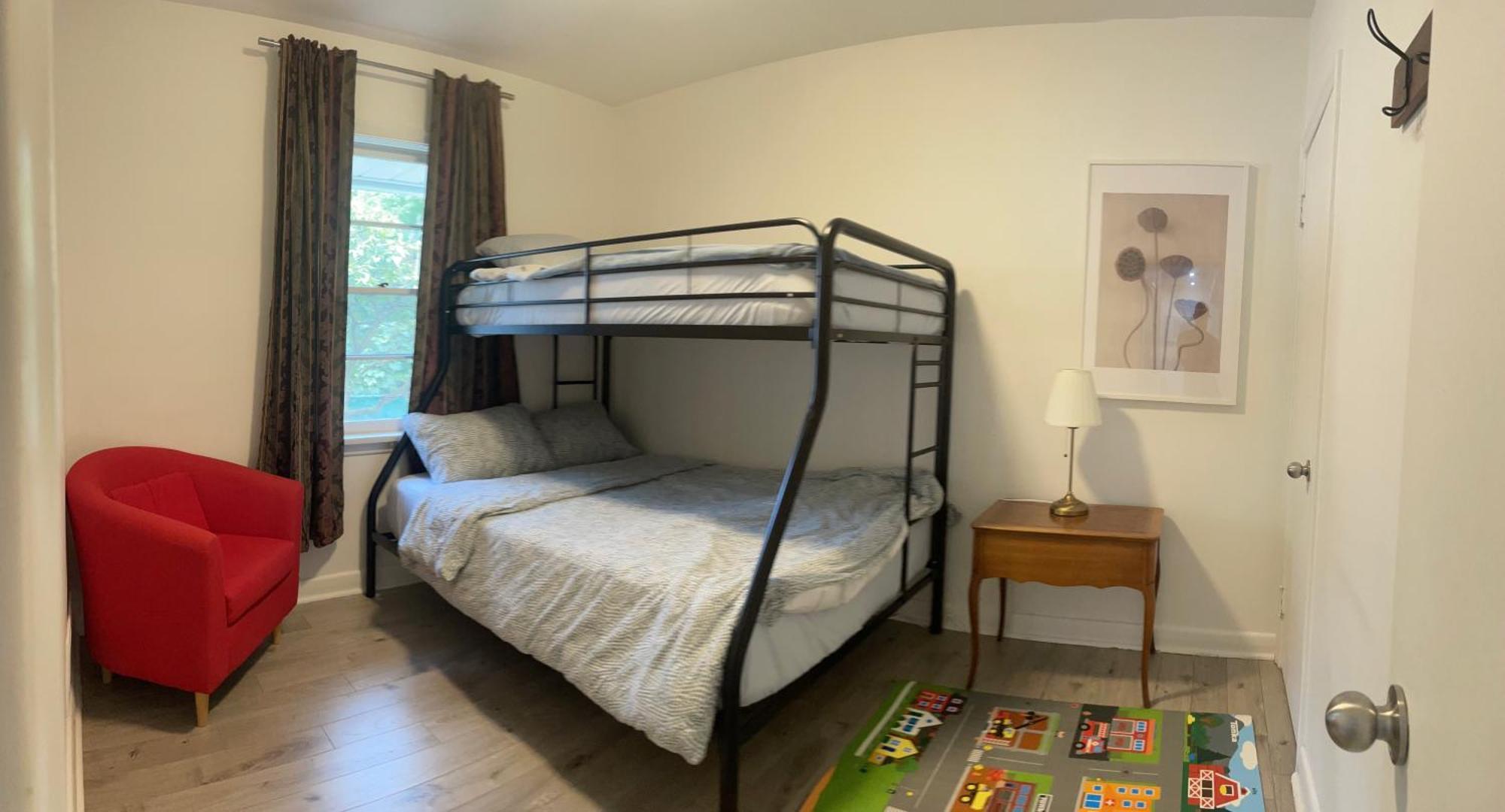 Vacation House Entire Floor Kids Yard Walk 2 Subway * Toronto
