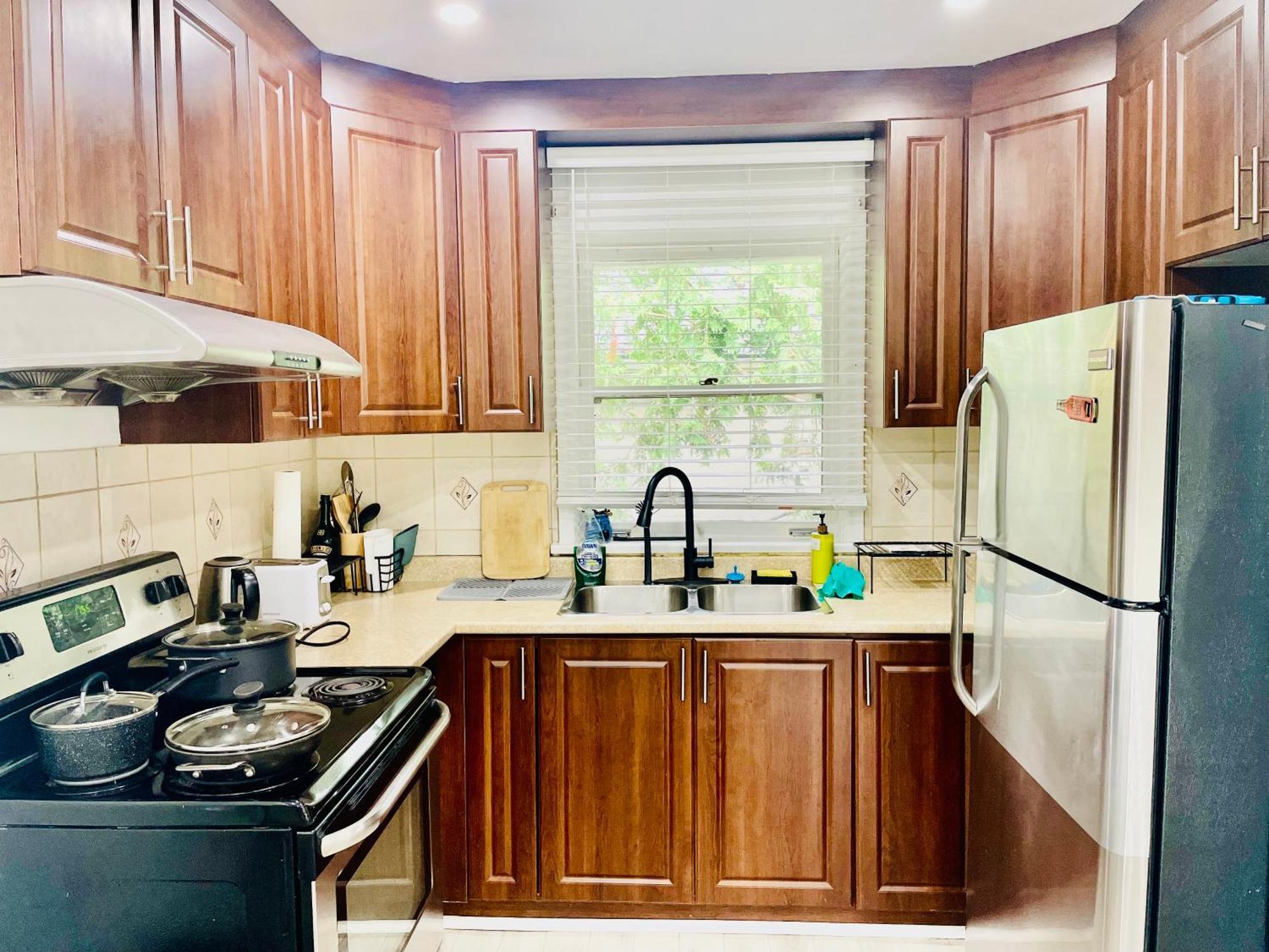 Apartment Vacation House Entire Floor Kids Yard Walk 2 Subway *