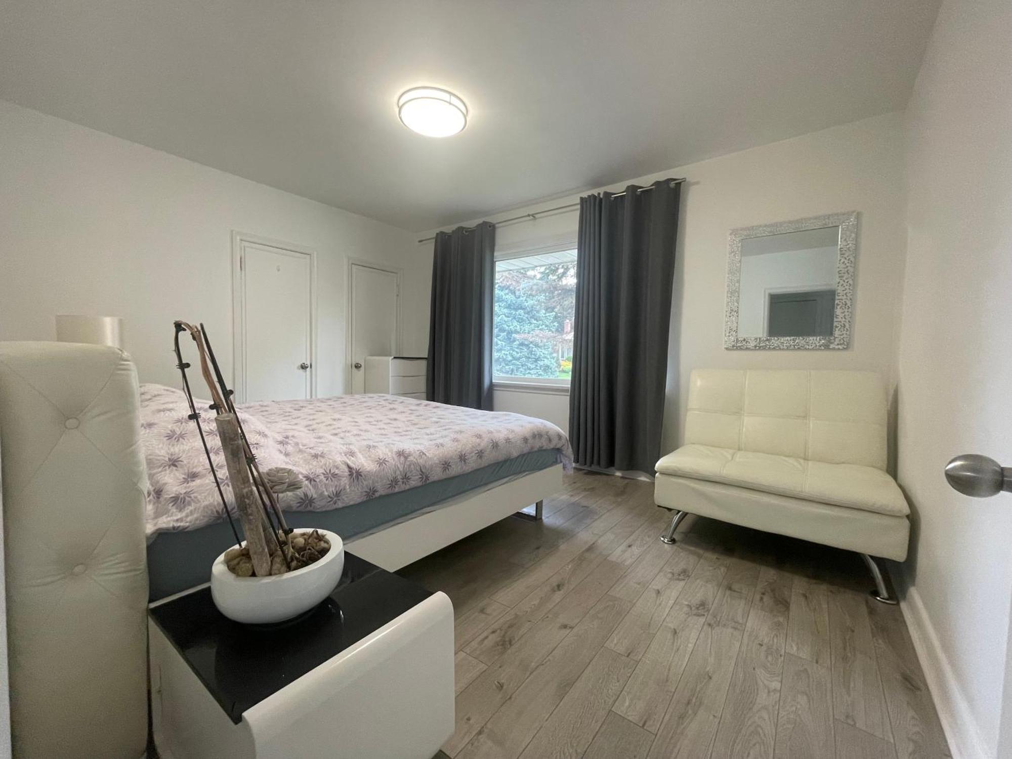 Apartment Vacation House Entire Floor Kids Yard Walk 2 Subway Toronto