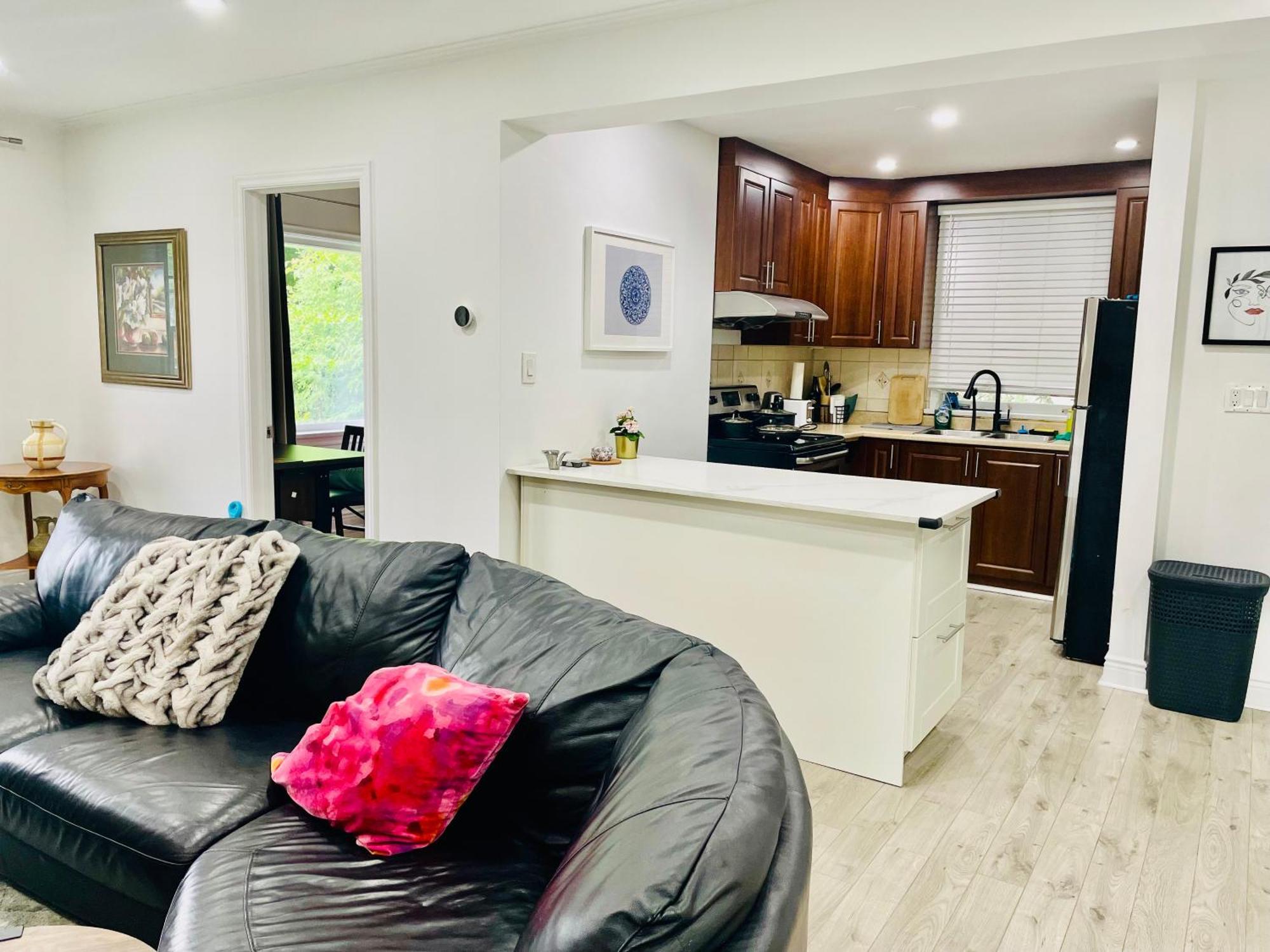 Vacation House Entire Floor Kids Yard Walk 2 Subway * Toronto