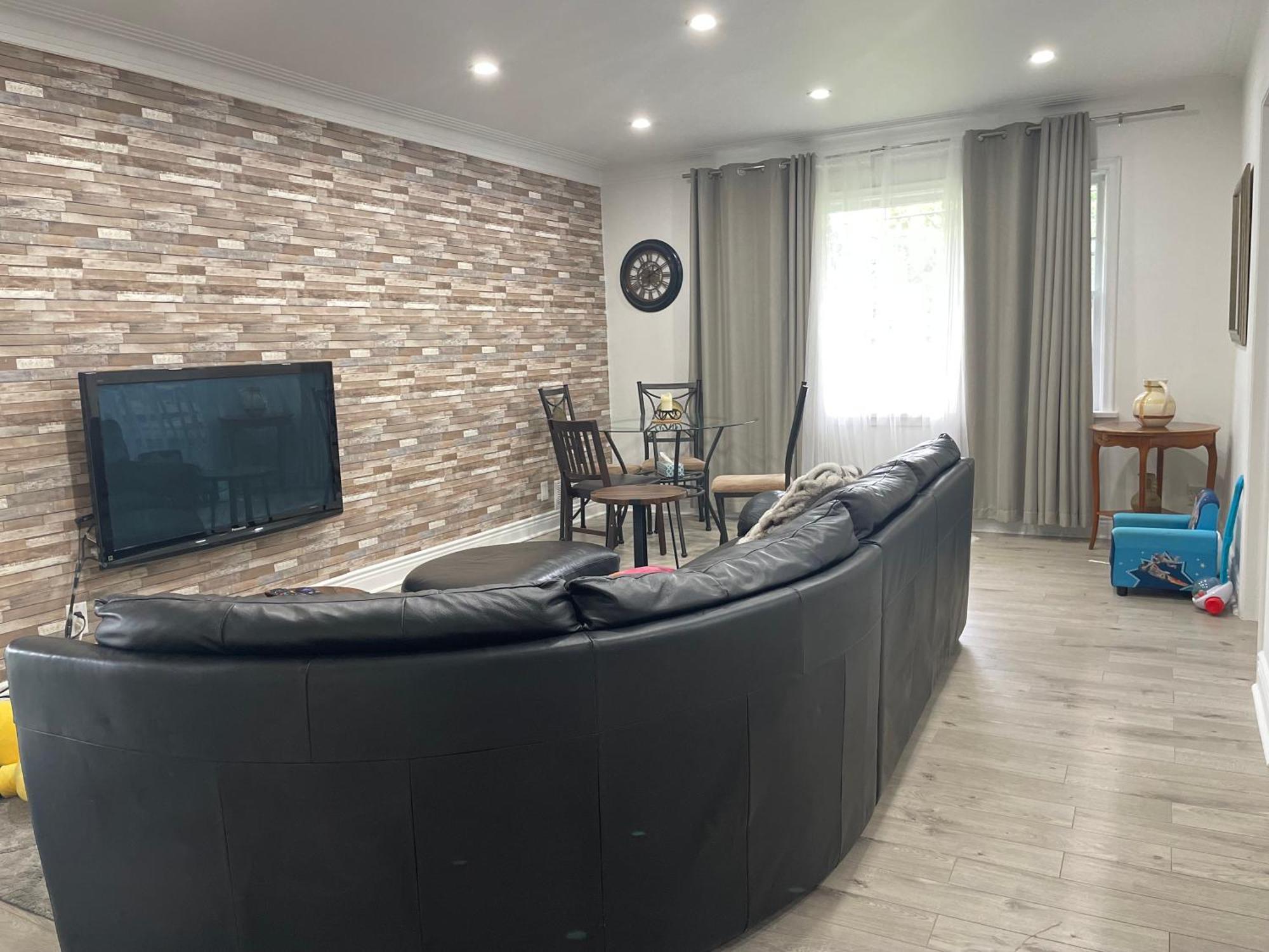 Vacation House Entire Floor Kids Yard Walk 2 Subway Apartment